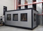Contentor de Escritório Monobloco 18m² (6x3m) – Isolamento Térmico 100mm (4 Janelas + Aquecimento)