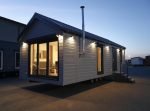 Nova Casa Móvel 10x4m "Modelo II" – Telhado 30° com Aquecimento Híbrido e Lareira a Pellets (Sob Encomenda) - Image 7