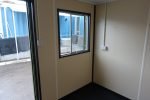 Contentor de 20 Pés Equipado "Bar Quiosque" – Isolado com Ampla Porta Basculante (Cinzento Antracite) - Image 6