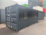Contentor de 20 Pés Equipado "Bar Quiosque" – Portão a Gás e Isolamento (Cinzento Antracite) - Image 3