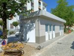 Monobloco de Serviços "Urban Prestige" 10x3m – Acabamento HPL e Telhado Duplo (Casas de Banho Múltiplas + Acessível) - Image 9
