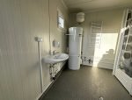 Contentor Sanitário 20 Pés Usado (6x2,4m) – Bloco de 6 Chuveiros com Caldeira de 300L e Lavandaria - Image 9