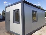 Contentor Sanitário Balneário 6x2,9m – Entrada Dupla com Duche e 2 Sanitas (Isolamento 100mm)